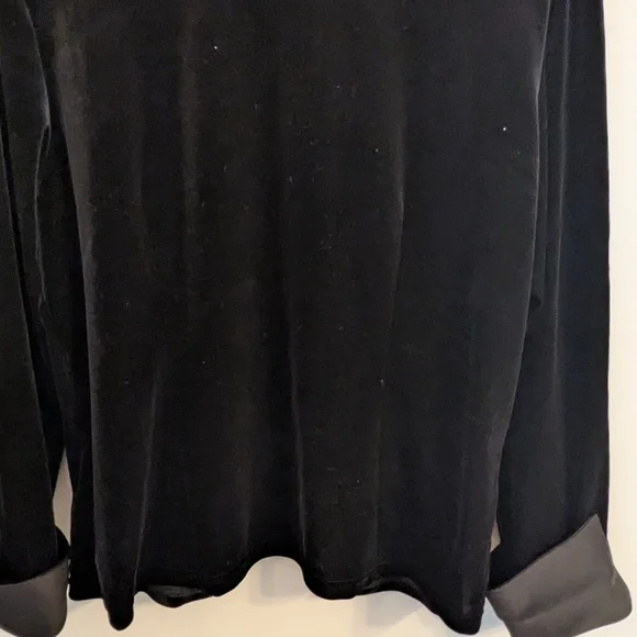 Chic Black Velvet Women's Blazer - Picture 2 of 3